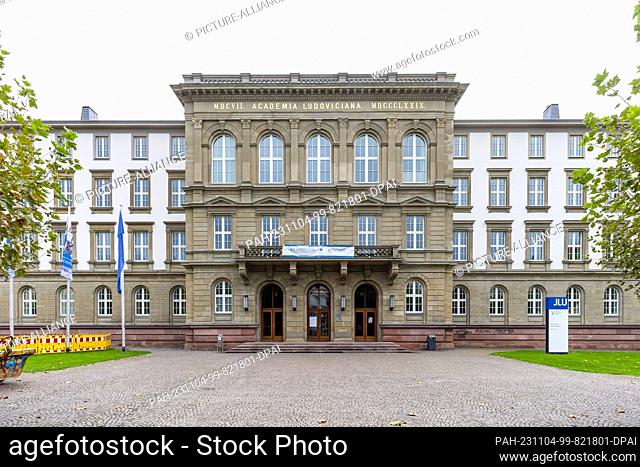 PRODUCTION - 28 October 2023, Hesse, Gießen: The historic main university building of Justus Liebig University Giessen (JLU) in Ludwigstraße houses the...