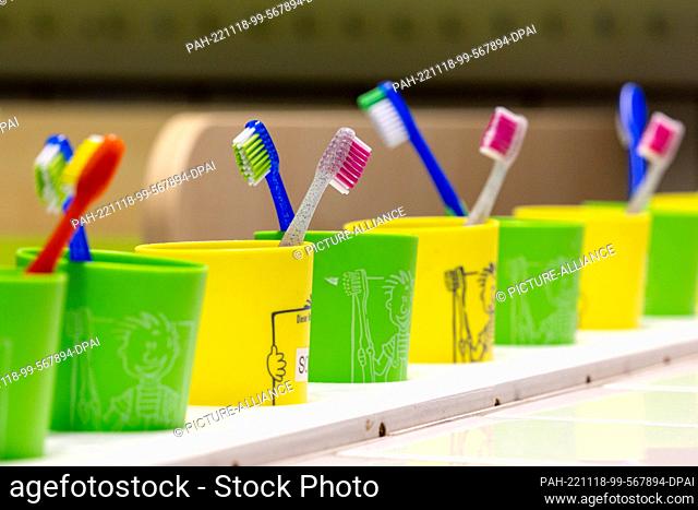 18 November 2022, Thuringia, Erfurt: Toothbrushes are available for the children in the kindergarten ""Buchenberg"". Photo: Michael Reichel/dpa
