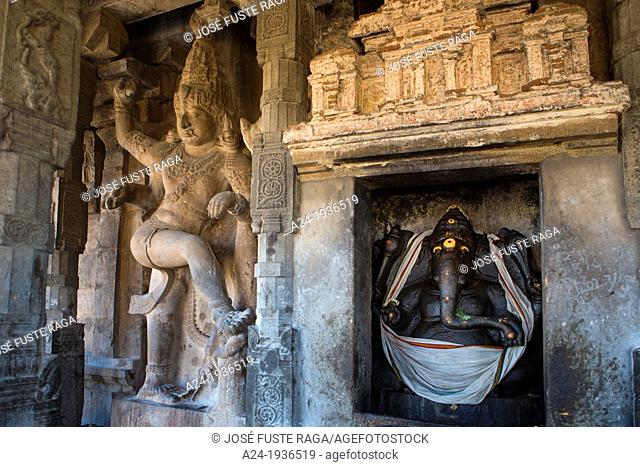 India , Tamil Nadu State , Thanjavour City (Tanjor), Sri Brihadeshwara Temple (W.H.) , Peria Koil , interior