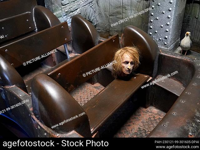 PRODUCTION - 19 January 2023, Hamburg: The head of the pirate Klaus Störtebeker lies in a ride during the inventory at the Hamburg Dungeon in the Speicherstadt