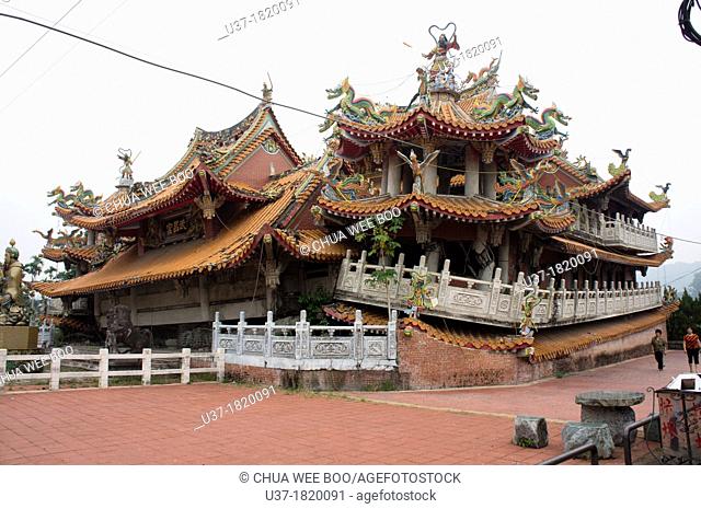 Wu Chang Kung temple tumbling after Taiwan earthquake in year 2000, September 21