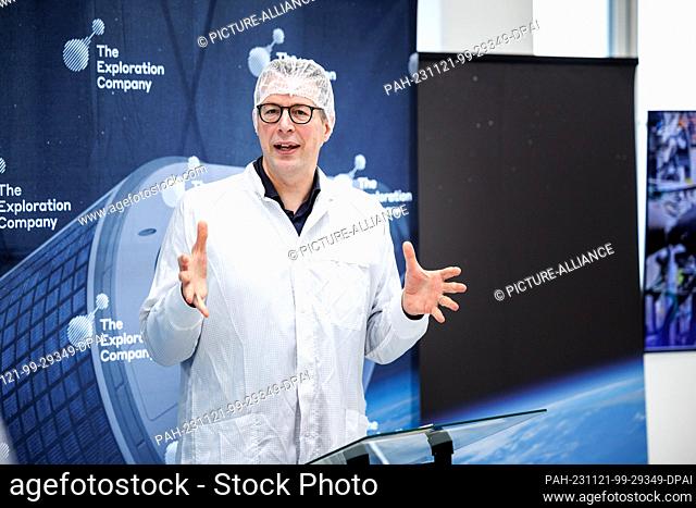20 November 2023, Bavaria, Planegg: Markus Blume (CSU), Minister of Science of Bavaria, speaks at a press event in the integration hall of the European...