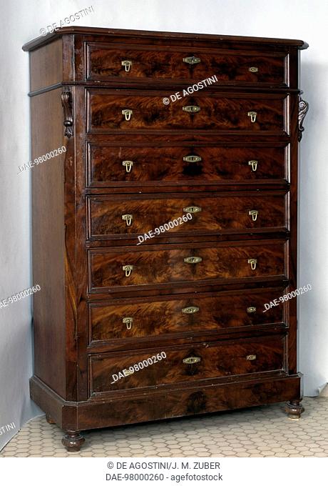 Louis Philippe style mahogany seven drawer chest with mahogany veneer finish. France, 19th century.  Private Collection