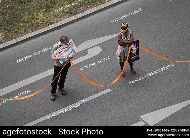 14 June 2020, Berlin: Participants of the demonstration of the alliance ""Indivisible"" against social injustice and racism have formed a human chain