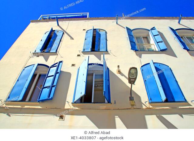 finestres d'edifici d'apartaments, Sitges, Catalunya, Espanya