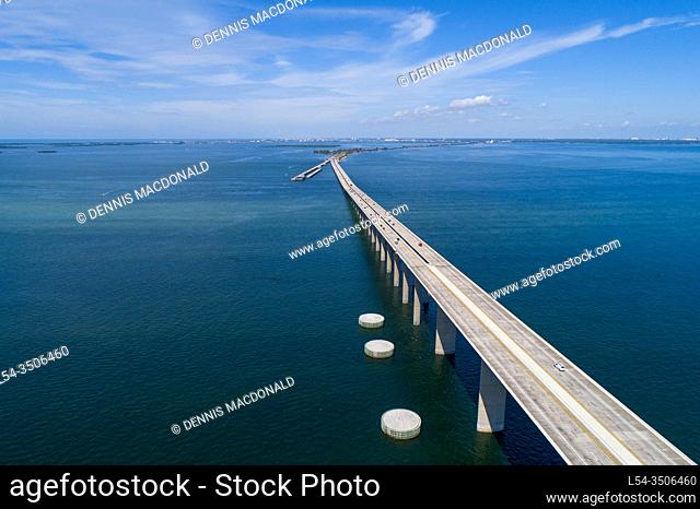 The Bob Graham Sunshine Skyway Bridge between St. Petersburg and Palmetto (Terra Cia) Fflorida