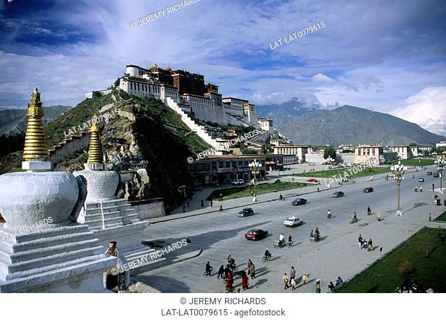 Potala Palace, former home of the Dalai Lama until 1959. A temple complex in the mountains that is now a UNESCO World Heritage Site