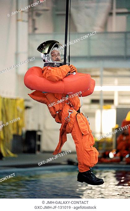Astronaut Charles J. Camarda, backup Expedition Eight flight engineer, simulates a parachute drop into water during an emergency bailout training session at the...