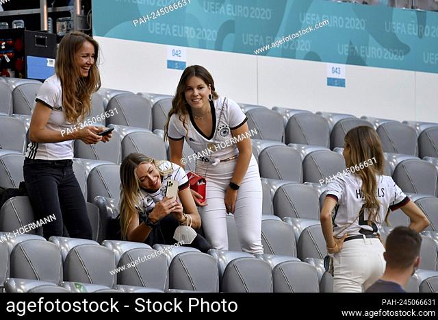 Player women around Cathy HUMMELS (wife of Mats Hummels) on the Tribuene, group stage, preliminary round group F, game M12, France (FRA) - Germany (GER)