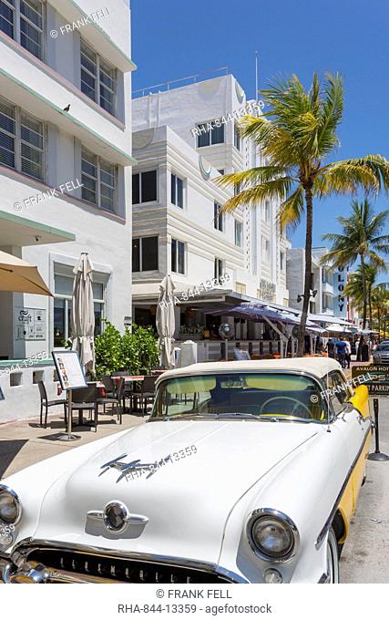 Ocean Drive, classic American car and Art Deco architecture, Miami Beach, Miami, Florida, United States of America, North America