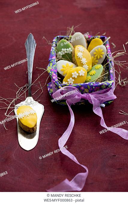 Easter basket with mini cakes decorated with marzipan