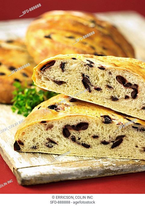 Olive and thyme bread