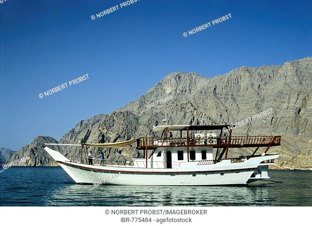 Diving boat in the Strait of Hormuz, Musandam, Oman, Arabia, Arabic Peninsula, Middle Asia, Asia