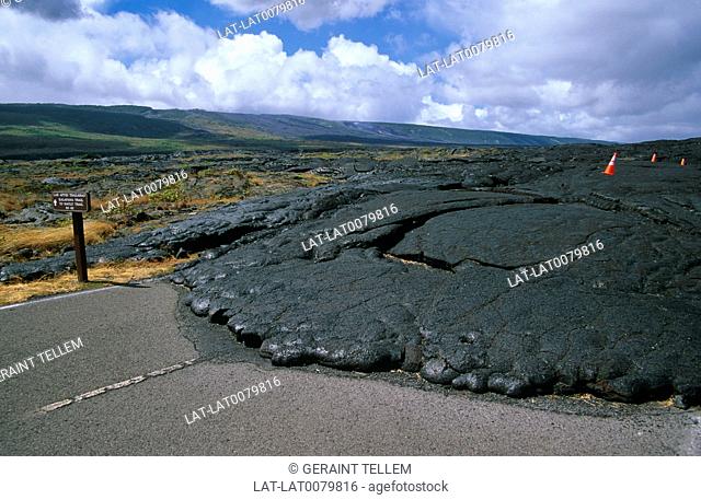 The Lae Apuki trail route in the Hawaii Volcanoes national park is a road through the laval fields, which has been overwhelmed by a tide of lava