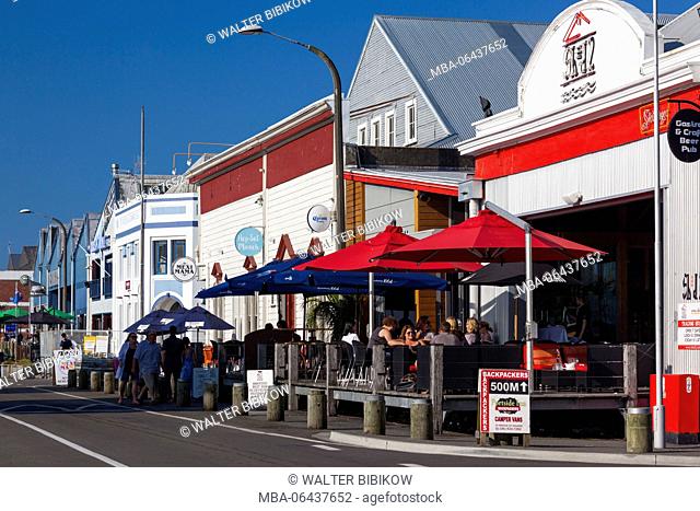 New Zealand, North Island, Hawkes Bay, Napier, Inner Harbour, outdoor cafes along West Quay