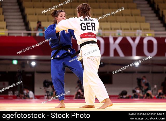 31 July 2021, Japan, Tokio: Judo: Olympia, preliminaries, team, mixed, hope round. Anna-Maria Wagner from Germany (white) and Guusje Steenhuis from the...