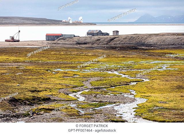 FORMER COAL MINING TOWN INHABITED BY THE SCIENTIFIC COMMUNITY, VILLAGE OF NY ALESUND, THE NORTHERNMOST COMMUNITY IN THE WORLD (78 56N), SPITZBERG, SVALBARD