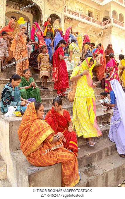 Galta Temple, festival, women. Jaipur. Rajasthan. India
