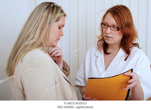 Chubby woman at doctor's, doctor's consultation, consultation-hour, counseling session, counselling interview