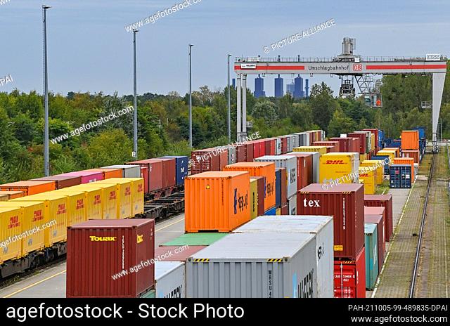04 October 2021, Brandenburg, Großbeeren: Deutsche Bahn's DUSS terminal, where containers are loaded between rail and road