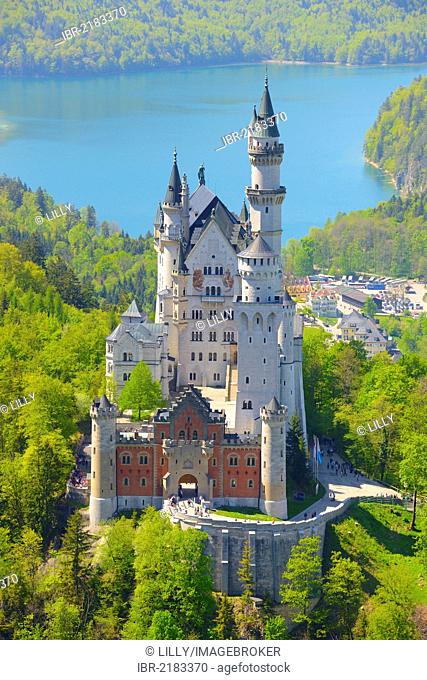 Neuschwanstein Castle, near Fuessen, Ostallgaeu district, Allgaeu, Bavaria, Germany, Europe