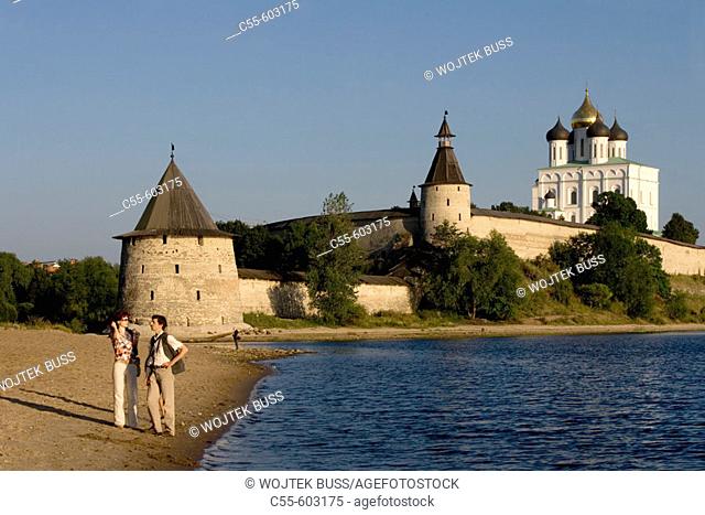Holy Trinity cathedral, 1699. Kutekroma Tower. Ploskaya (flat) tower. Velikaia river. Kreml. Pskov. Russia