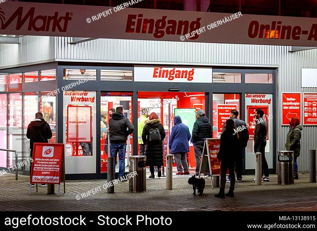 Essen, Ruhr area, North Rhine-Westphalia, Germany - Retail in times of the corona crisis with the second lockdown on the day before Christmas Eve