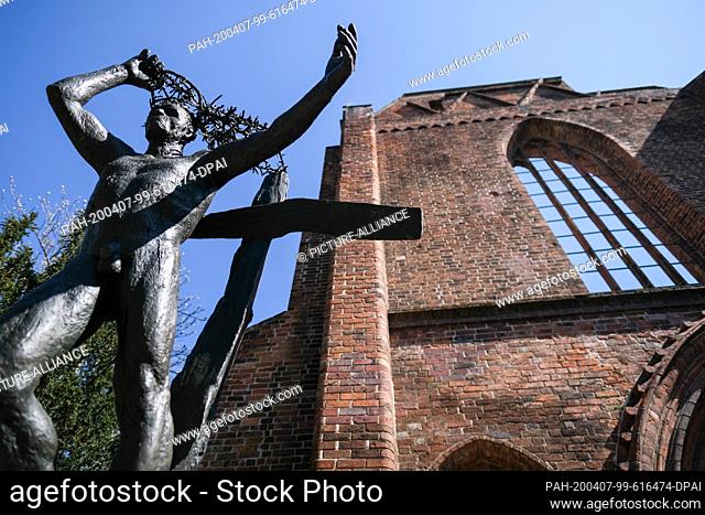 06 April 2020, Berlin: The sculpture ""Resurrection"" by sculptor Fritz Cremer stands in front of the ruins of the Franciscan monastery church in Klosterstraße