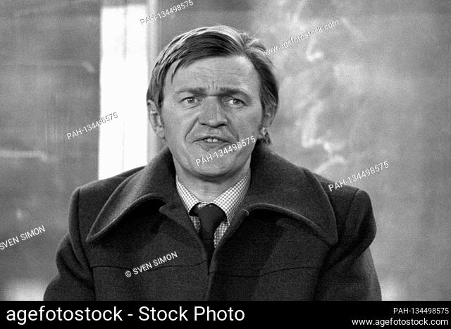 Eugen (Evzen) HADAMCZIK, coach Banik Ostrau, sits with tense facial expression on the coachbank, European Cup Winners' Cup 1979
