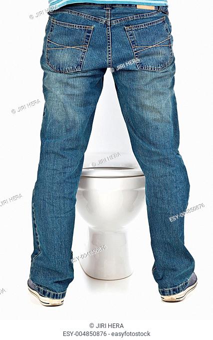 man pee on toilet