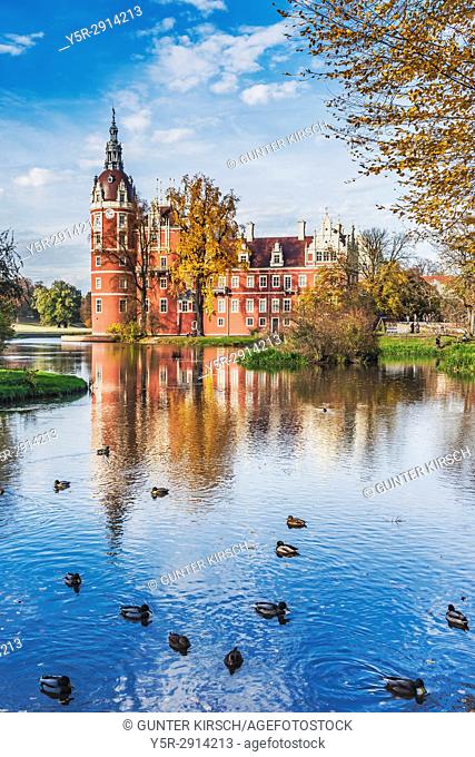 The New Schloss Muskau (Muskau Palace) is located in the Fuerst Pueckler Park in Bad Muskau. It was built in the neo-Renaissance style