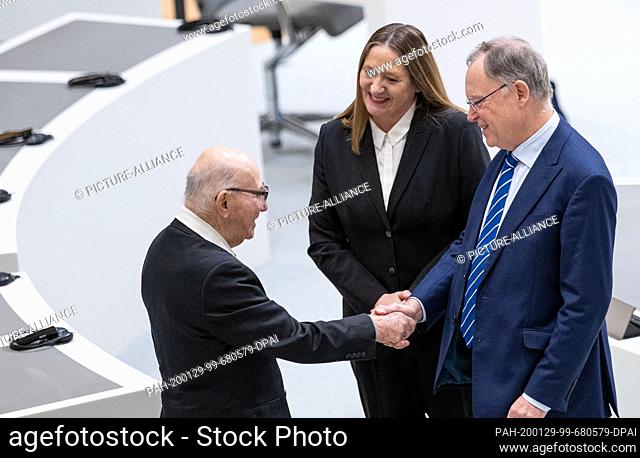 29 January 2020, Lower Saxony, Hanover: Eyewitness Shaul Ladany (l) from Israel, Gabriele Andretta, President of the Lower Saxony State Parliament and Stephan...