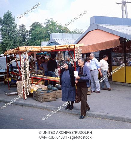Markttag im Kurort Hévíz, Ungarn 1984. Market day in the health resort Hévíza; Ungarn 1984