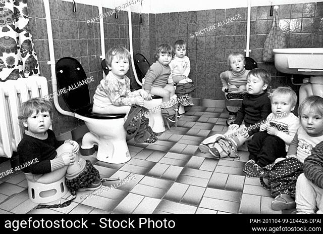 15 March 1984, Saxony, Hohenprießnitz: Pulling together - The little ones sit on their pots and small toilets in their recently renovated nursery in the village...