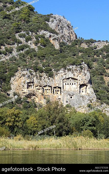 Kaunos Tombs of the Kings, the ancient city of Kaunos, the Caribbean empire. The ancient city of Kaunos bordered the kingdoms of Lycia and Karien
