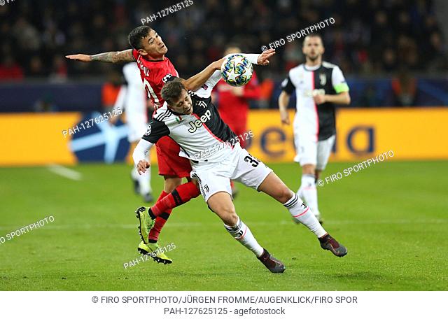 firo: 11.12.2019, Football, Season 2019/2020, Champions League: Bayer Leverkusen - Juventus Turin duels Federico Bernardeschi versus Charles Aranguiz | usage...