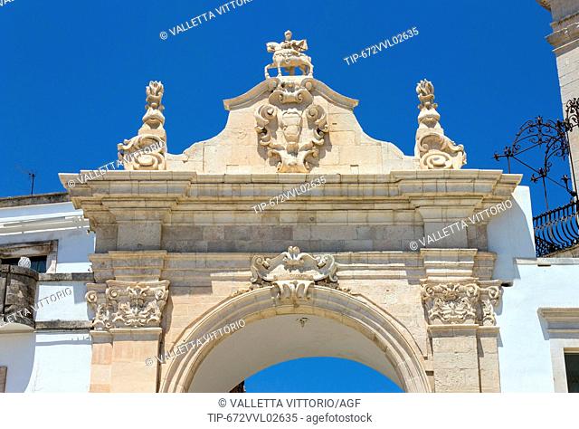 Italy, Apulia, Martina Franca, Sant'Antonio arch in Piazza XX Settembre
