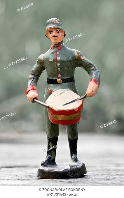 Old Toy Soldier: Tambour