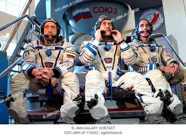At the Gagarin Cosmonaut Training Center in Star City, Russia, Expedition 3334 backup crew members Alexander Misurkin (left)