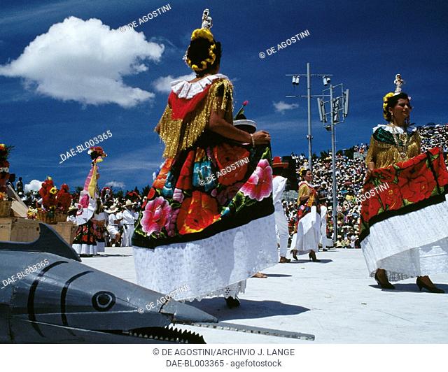 Women in traditional costumes, Jarabe Mixteco dance during the celebrations at the Guelaguetza festival, Oaxaca, Mexico