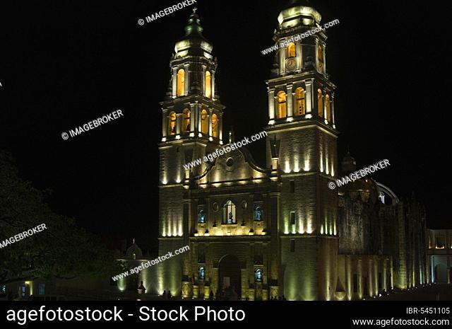 Cathedral Nüstra Senora de la Concepcion at night, Campeche, Campeche Province, Yucatan Peninsula, Mexico, Central America