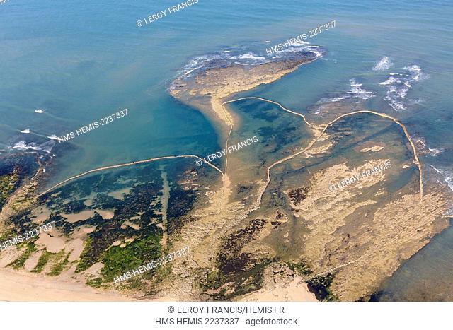 France, Charente Maritime, Saint Georges d'Oleron, fishing traps at la pointe de Chardonniere (aerial view)