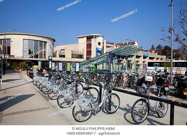 France, Cote d'Or, Dijon, railway station, Velodi, rent a bike for free service