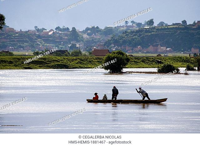 Madagascar, Highlands, Antananarivo, pirogue crossing Ikopa river