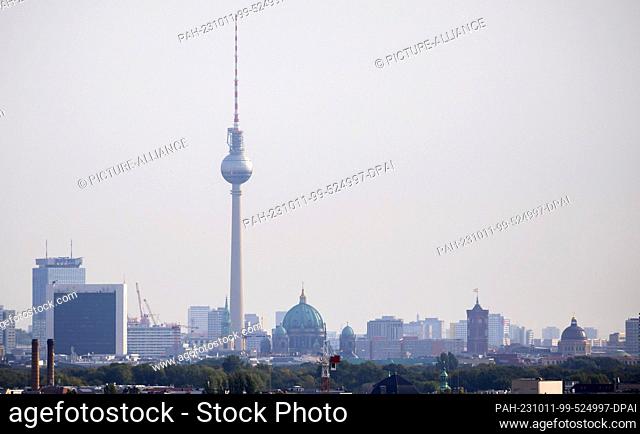 11 October 2023, Berlin: Berlin-Mitte with the Berlin TV Tower (l-r), the Cathedral and the Red City Hall, seen from the roof of Messe Berlin