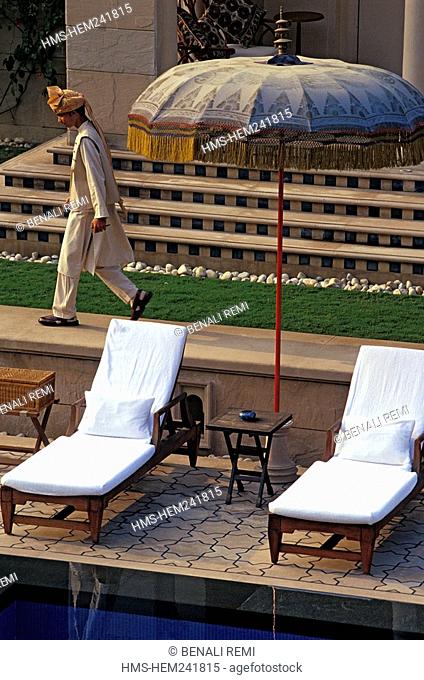 India, Uttar Pradesh State, Agra, an attendant near the swimming pool of luxurious hotel Oberoi Amarvilas Resort, the hotel was built in the style of a...