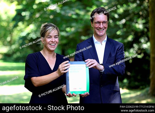 23 June 2022, North Rhine-Westphalia, Duesseldorf: Minister President Hendrik Wüst (CDU) and Mona Neubaur, Chairwoman of the Green Party in North...