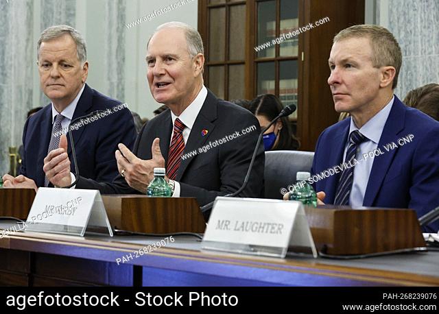 (L-R) American Airlines CEO Doug Parker, Southwest Airlines CEO Gary Kelly and United Airlines CEO Scott Kirby testify before the Senate Commerce, Science