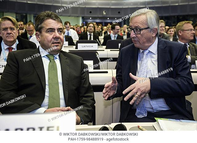 German Foreign Minister Sigmar Gabriel (L) and Jean-Claude Juncker , the president of the European Commission during Conference on the future Multiannual...