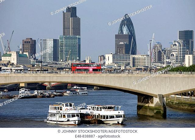 WATERLOO BRIDGE CITY OF LONDON SKYLINE LONDON ENGLAND UK